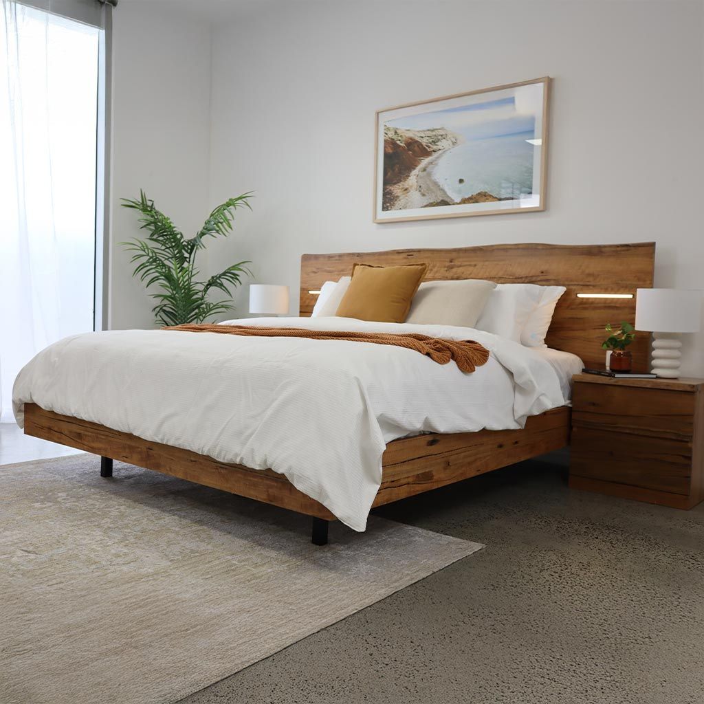 Eagle Bay Queen Bed